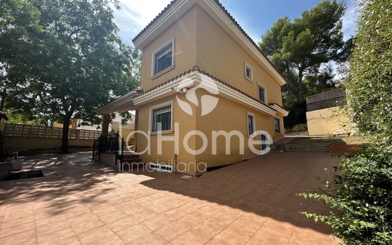 CHALET INDEPENDIENTE A LA VENTA EN LA CAÑADA
