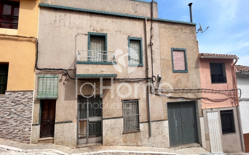 CASA DE PUEBLO CON GARAJE EN VENTA EN LLIRIA