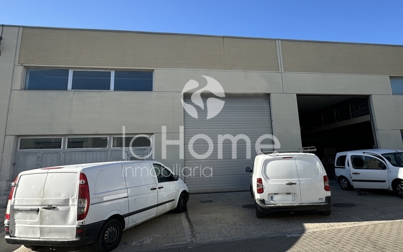 INDUSTRIAL WAREHOUSE FOR SALE IN POLYGON TÁCTICA, PATERNA