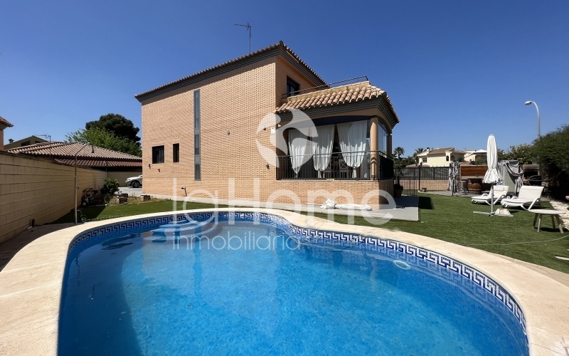 VILLA FOR SALE IN LA ELIANA