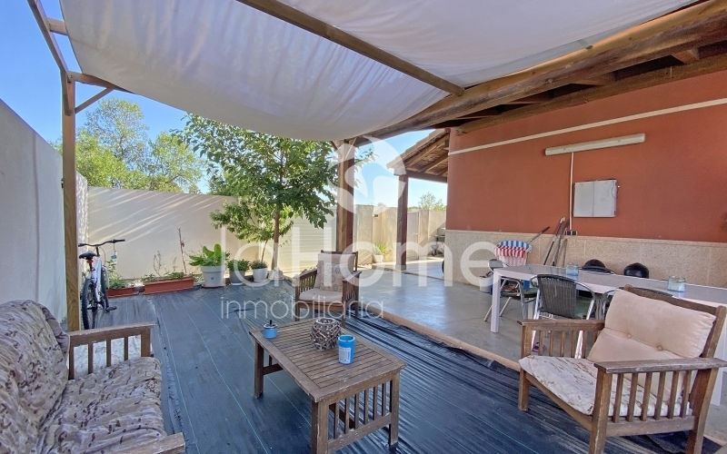CHALET PAREADO EN VENTA EN POBLA DE VALLBONA