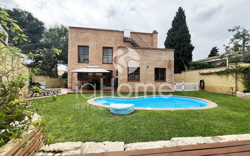 CHALET INDEPENDIENTE EN VENTA EN GALLIPONT, LA POBLA DE VALLBONA